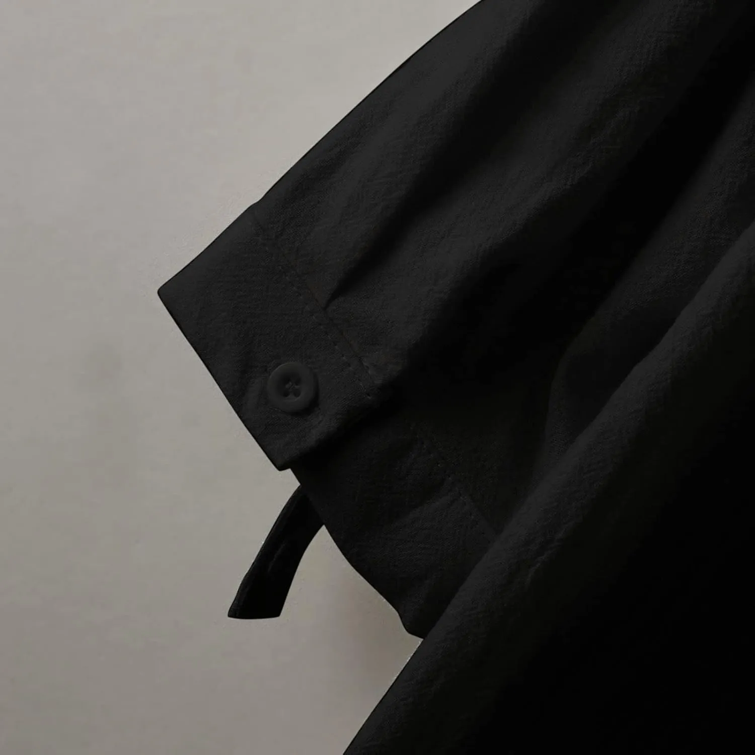 2023 Classic Fit Roll-Up Sleeve Thin Shirts for Men Solid Color Hi-Low Hem Lightweight Soft Button Down Pocket Summer Tops