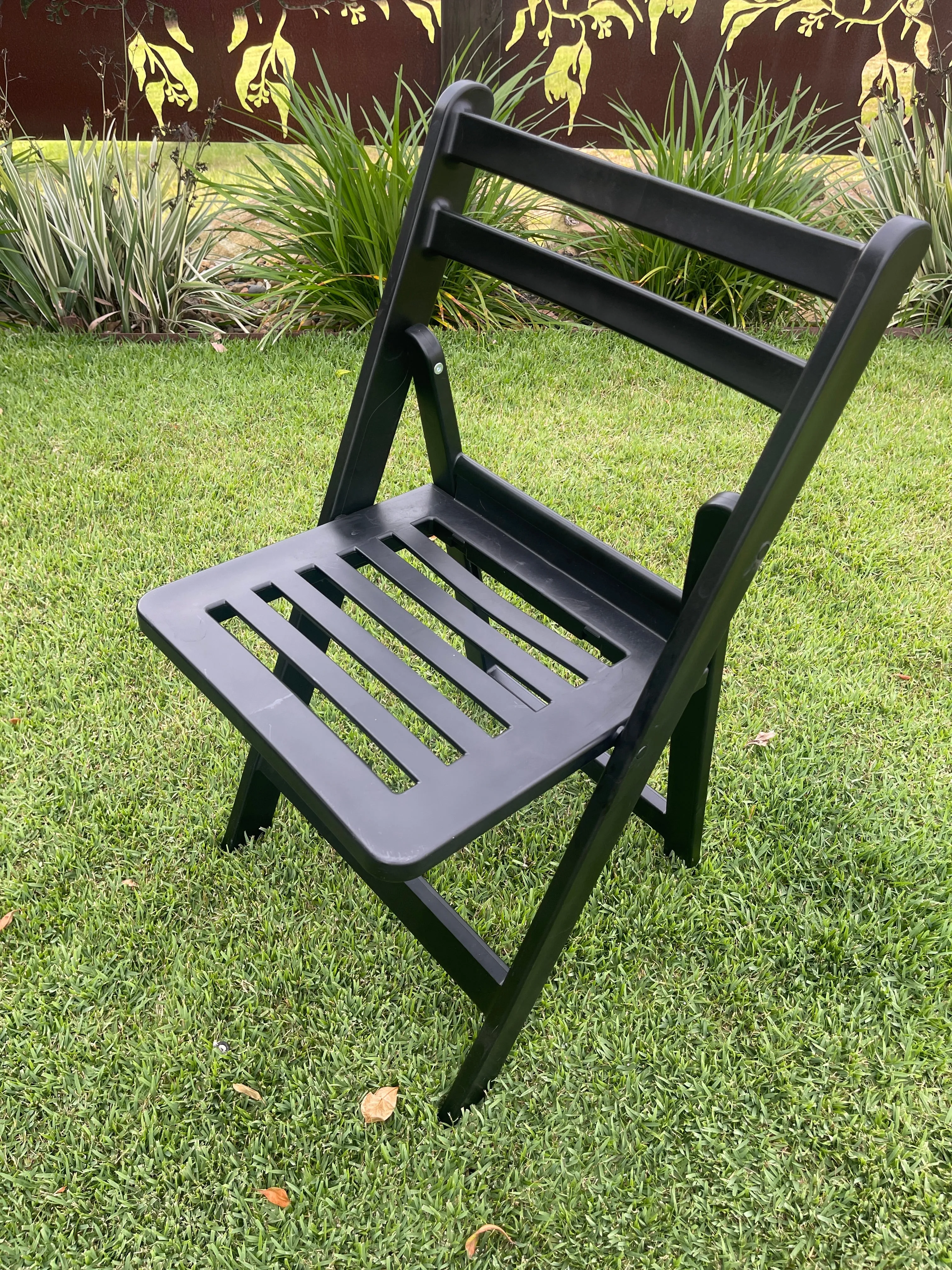52  BULK - Slatted Black Americana - Resin/Plastic