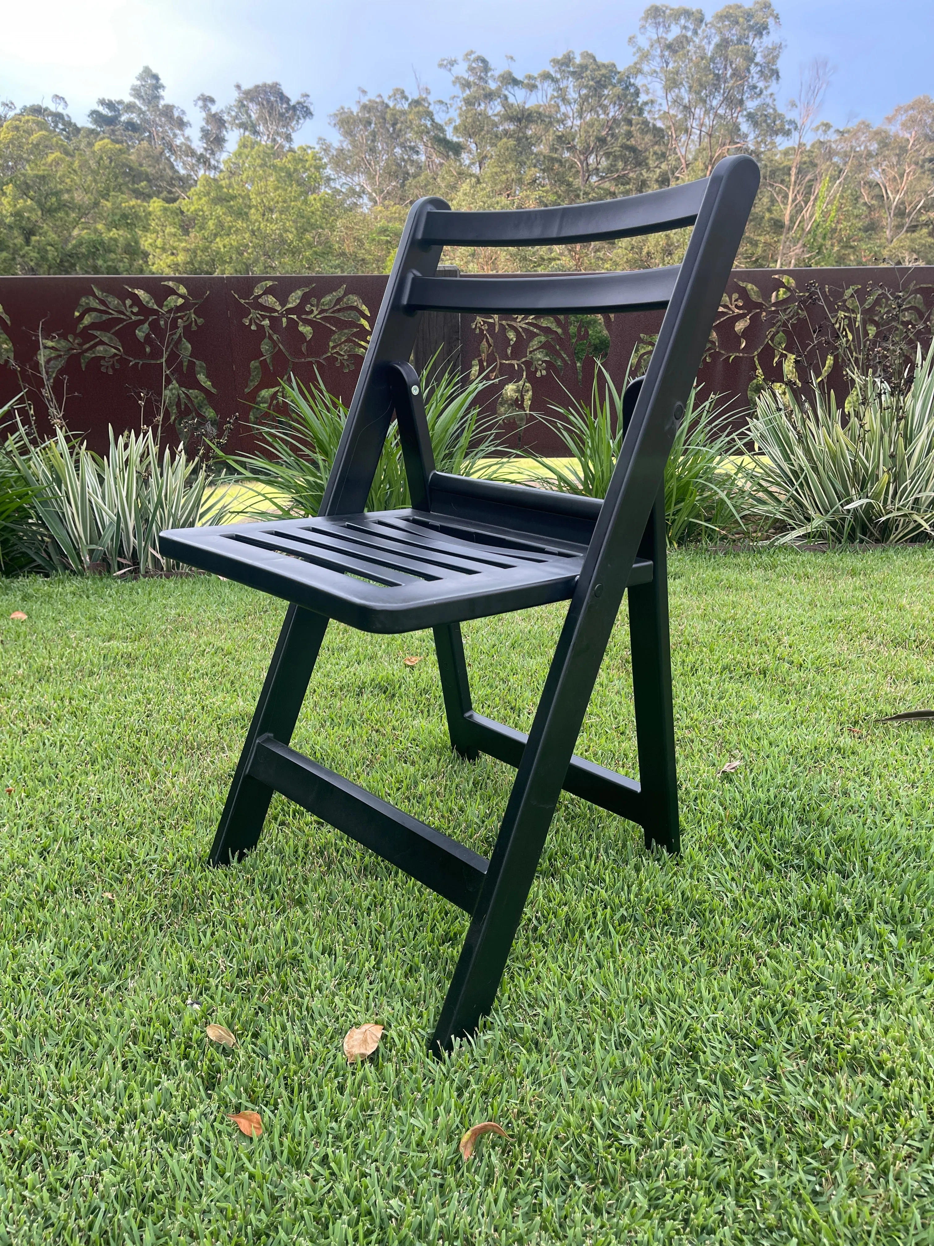52  BULK - Slatted Black Americana - Resin/Plastic