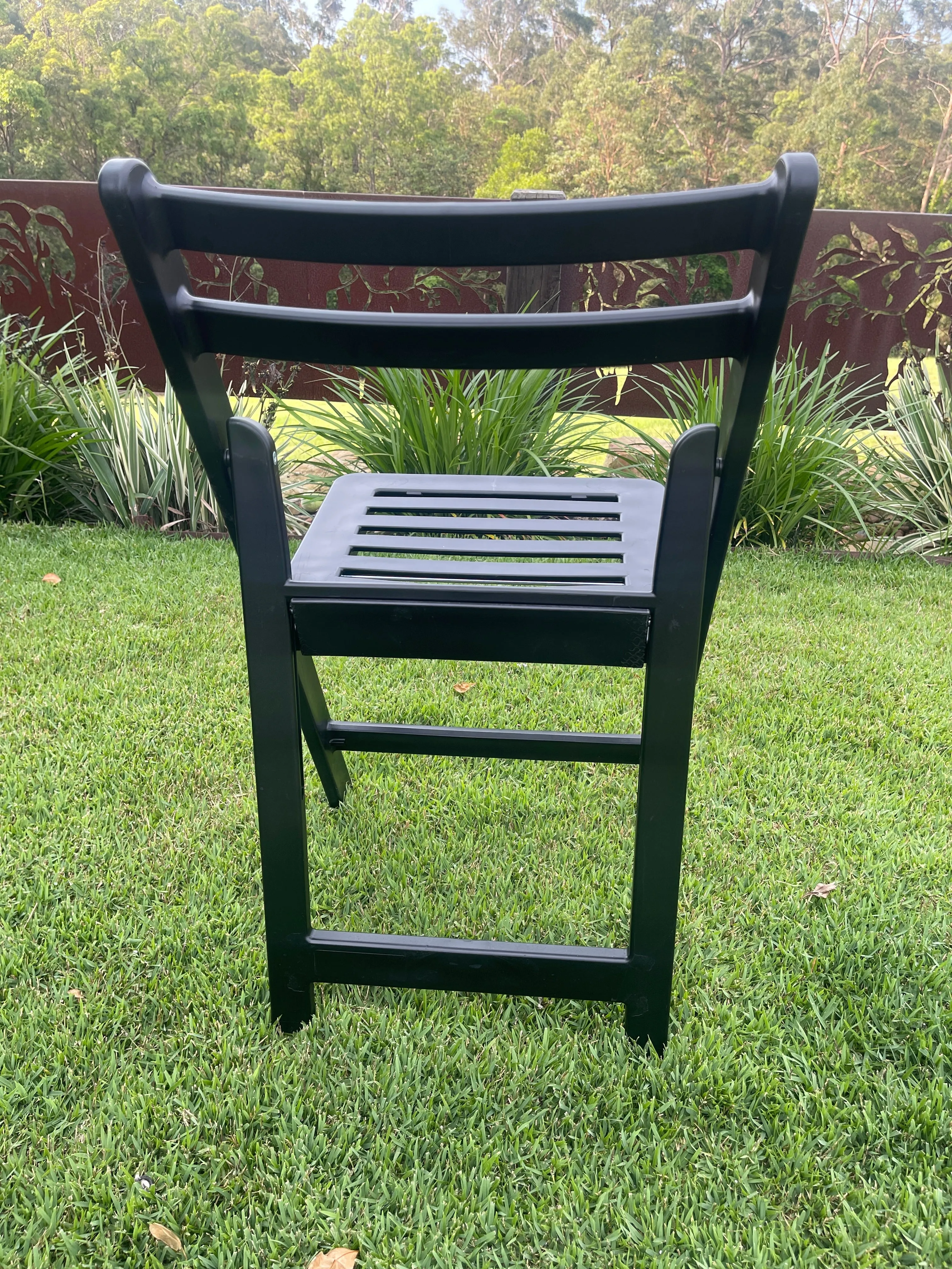 52  BULK - Slatted Black Americana - Resin/Plastic