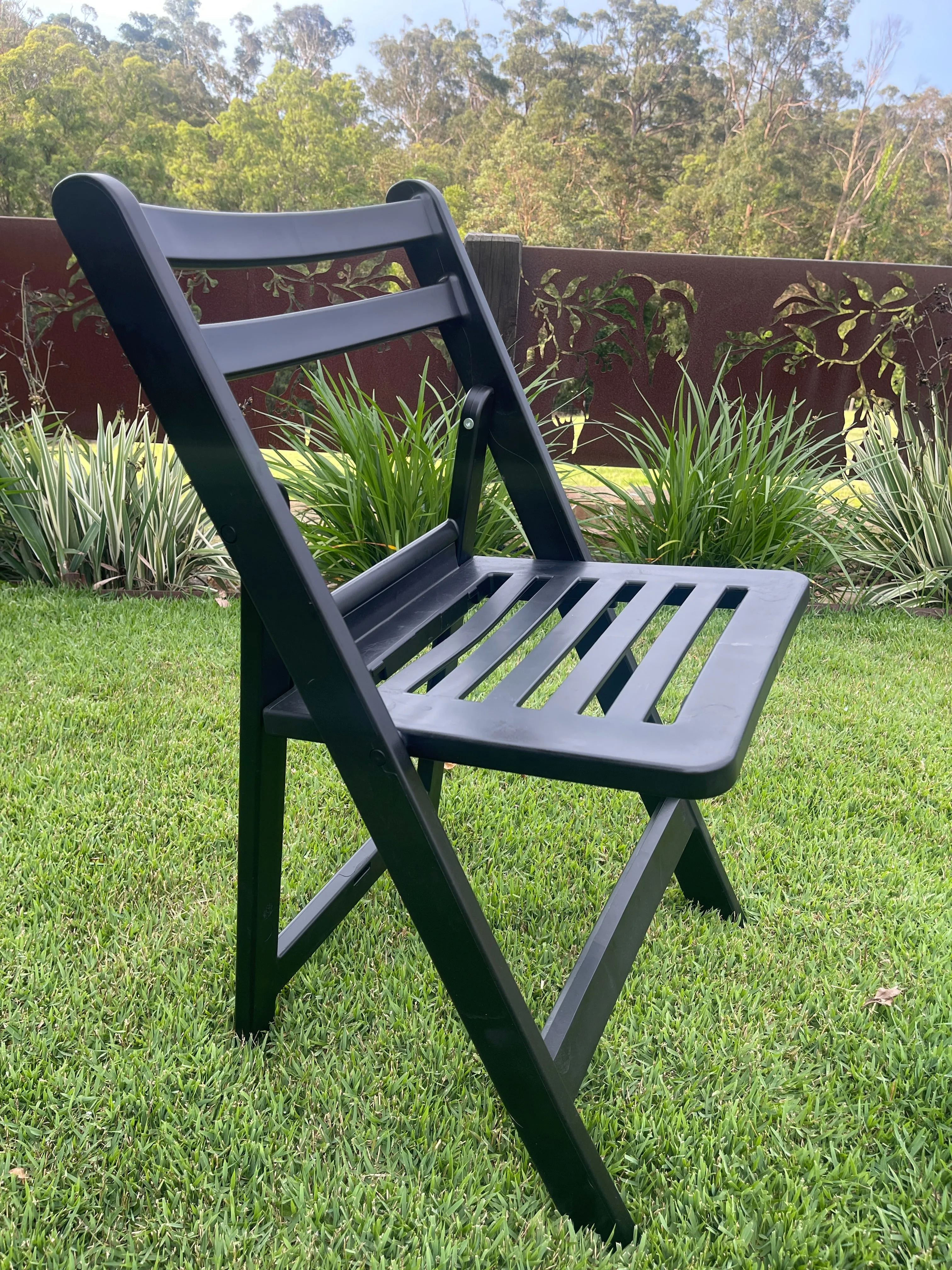 52  BULK - Slatted Black Americana - Resin/Plastic
