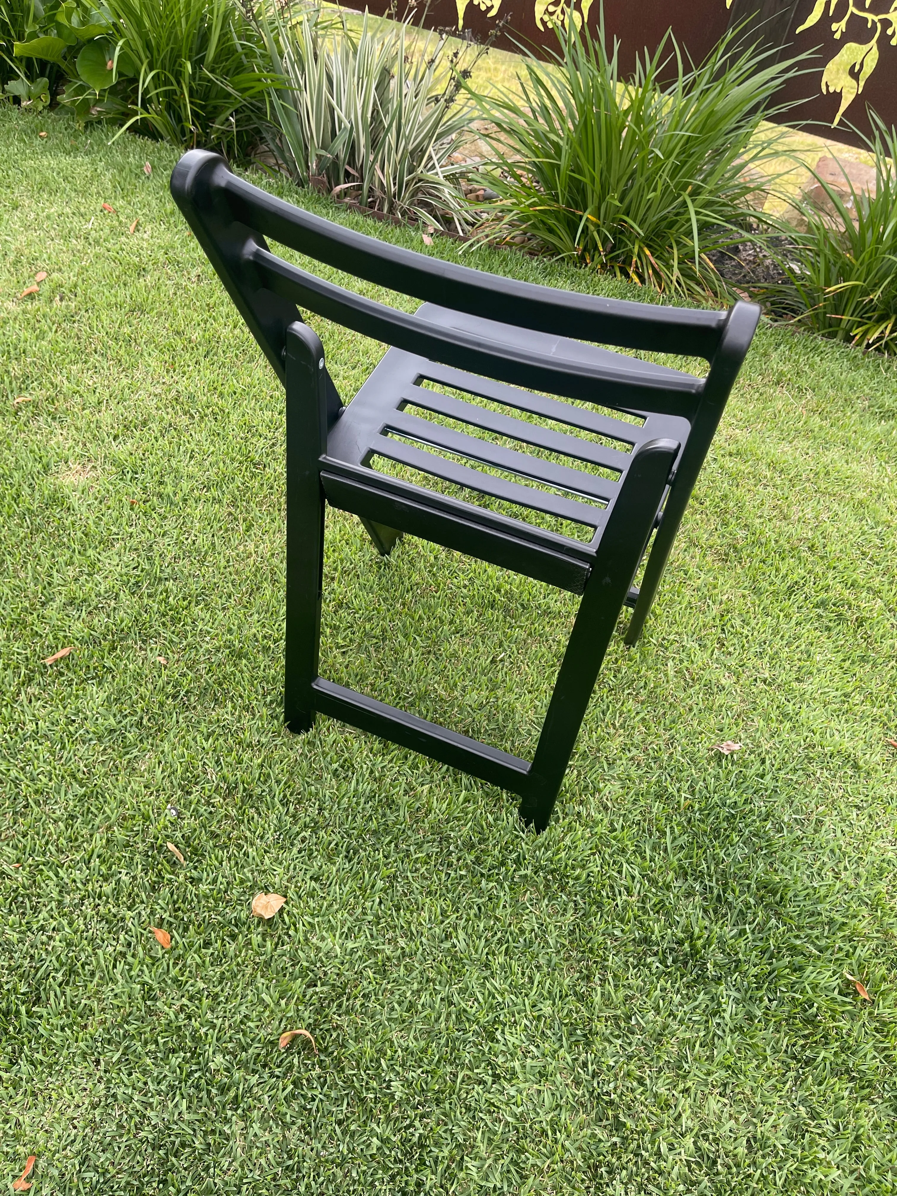 52  BULK - Slatted Black Americana - Resin/Plastic