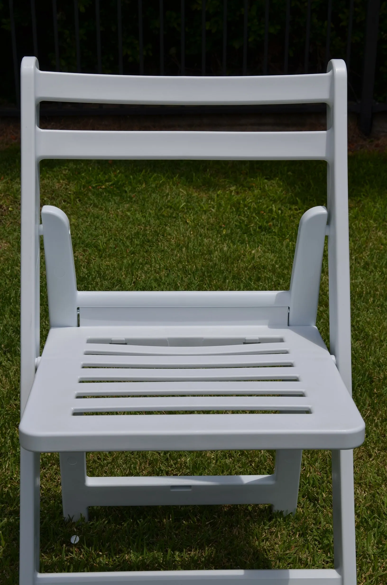 52  BULK - Slatted White Americana - Resin/Plastic