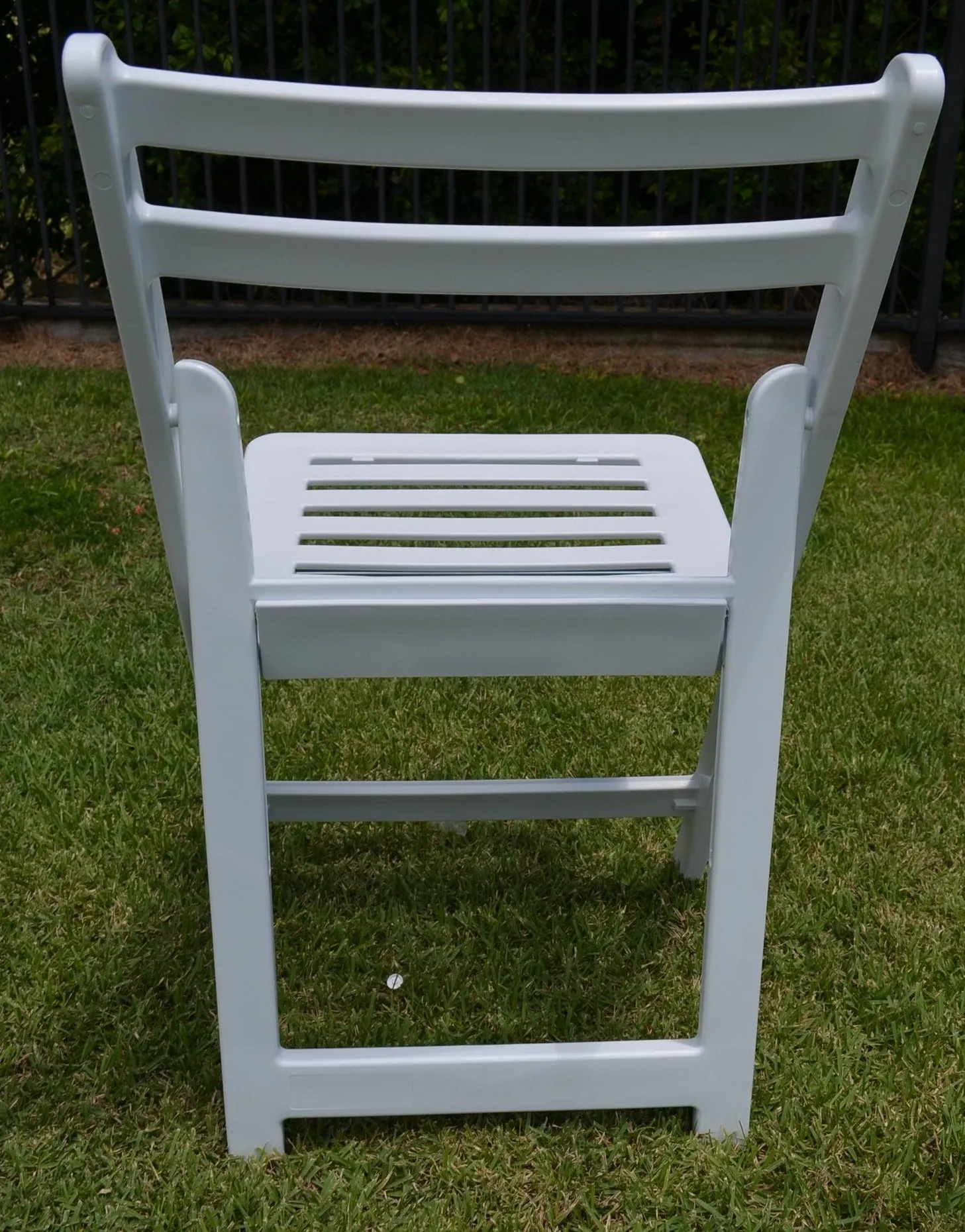 52  BULK - Slatted White Americana - Resin/Plastic