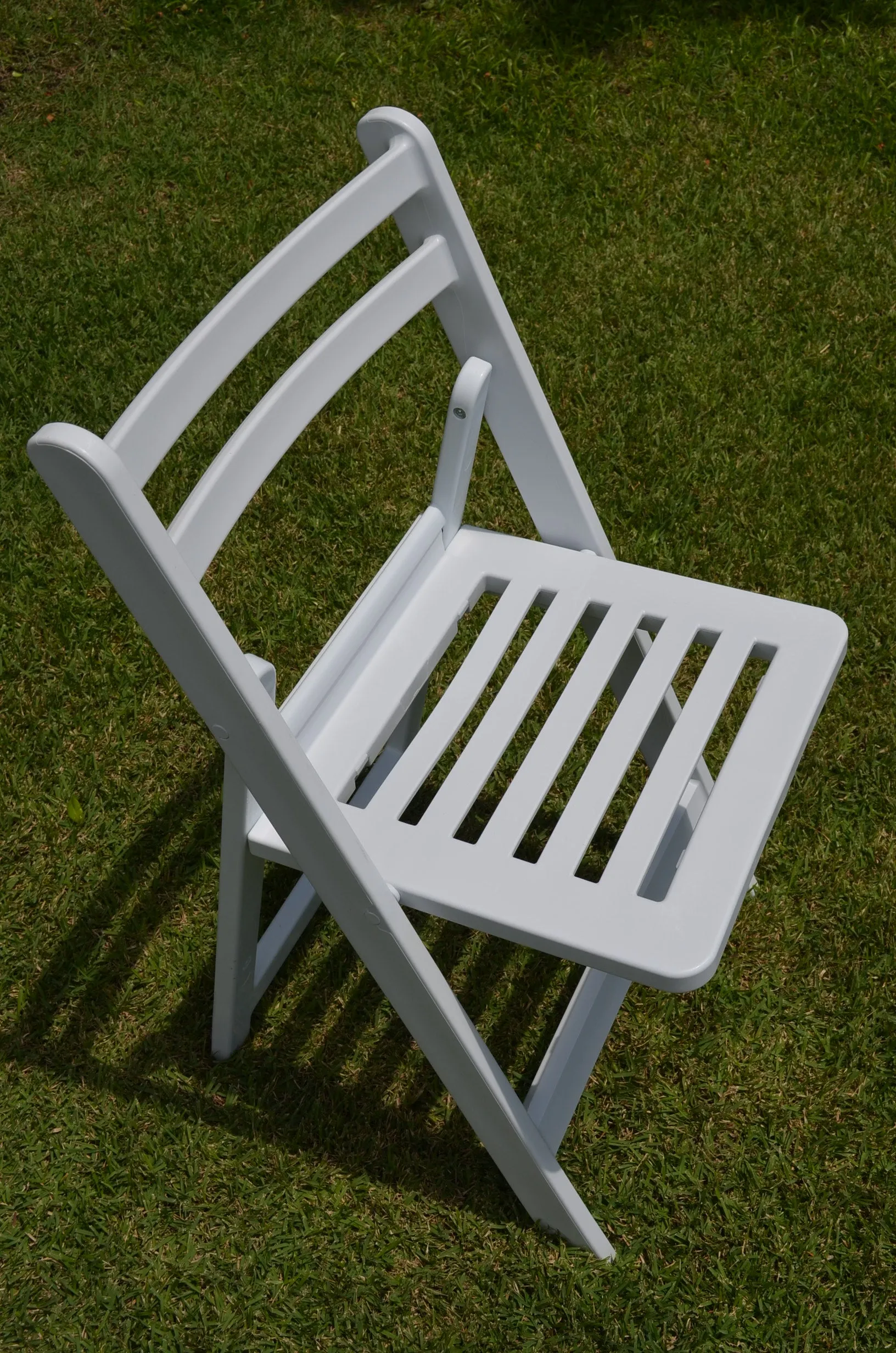 52  BULK - Slatted White Americana - Resin/Plastic