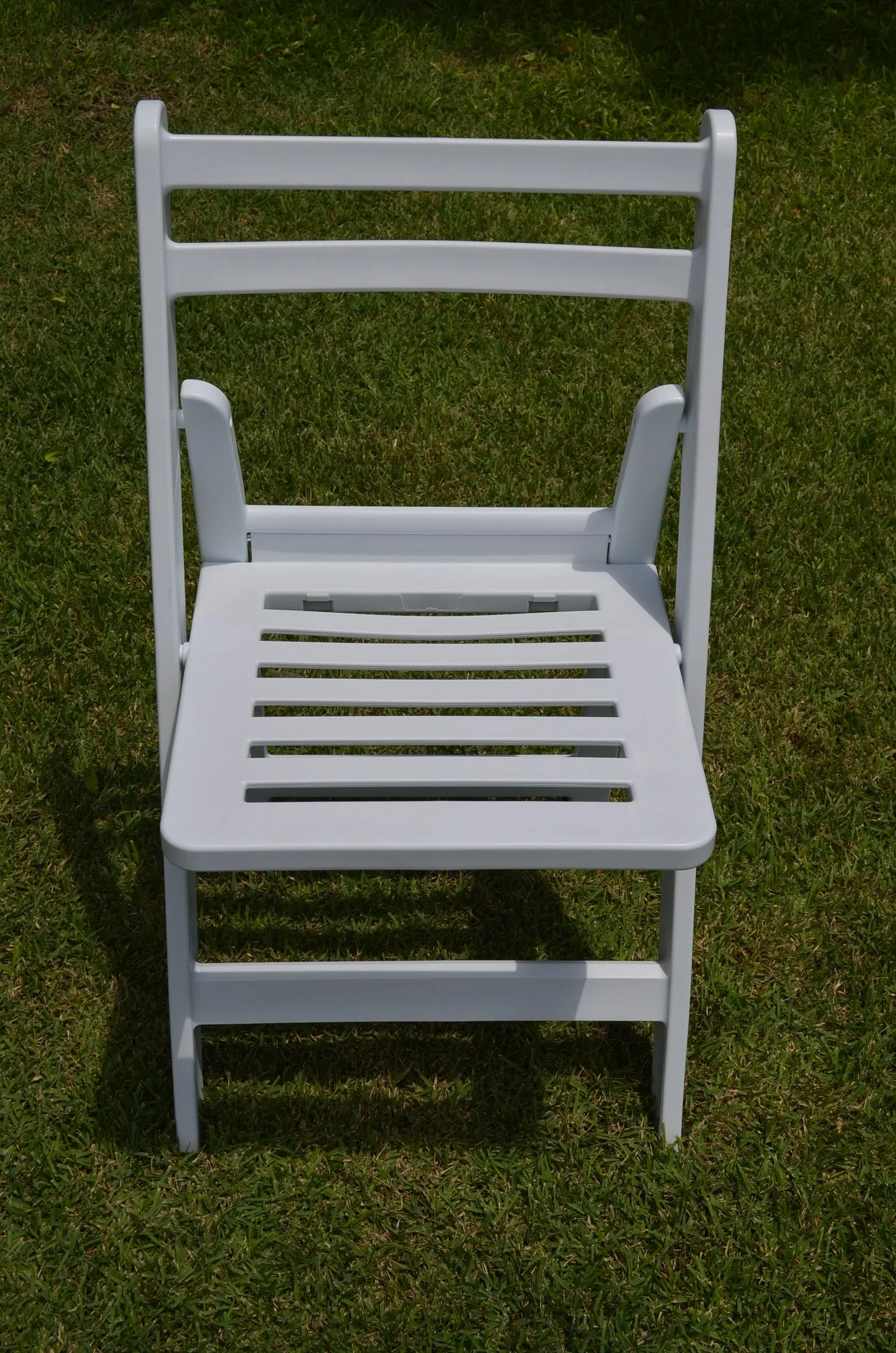 52  BULK - Slatted White Americana - Resin/Plastic