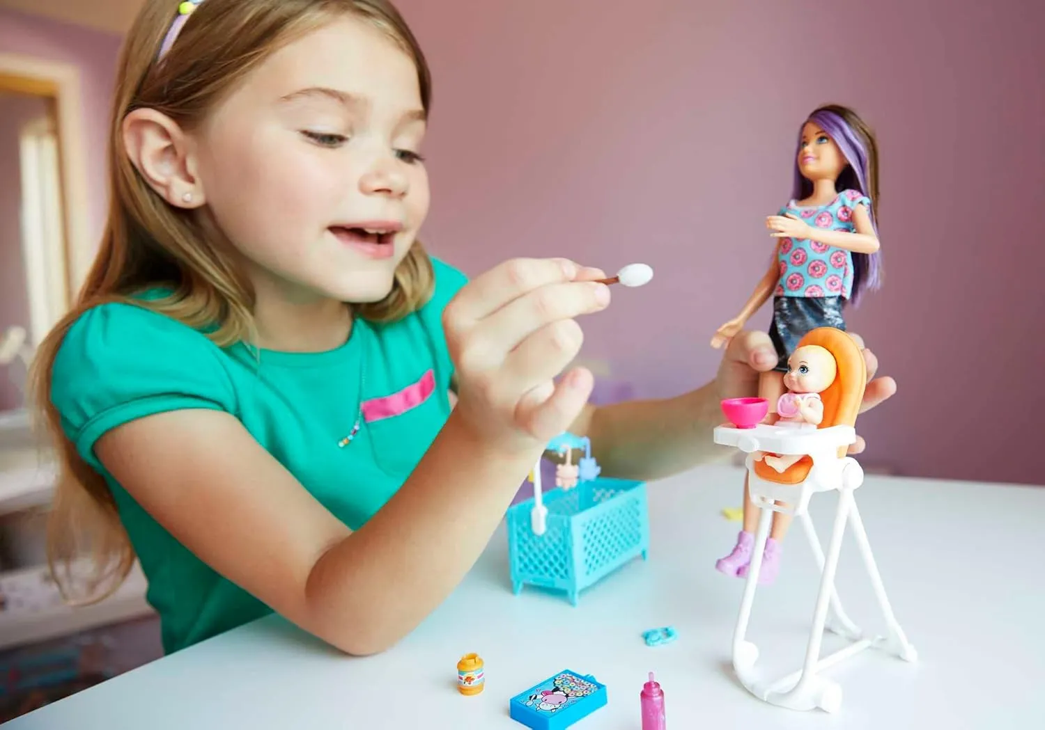 Barbie Skipper Babysitters Inc Dolls & Accessories, Set with Skipper Doll, Color-Change Baby Doll, High Chair & Crib Furniture
