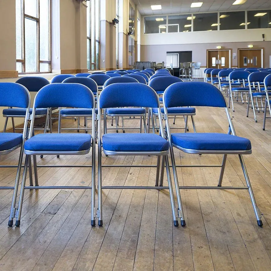 Comfort x18 Deluxe Folding Chairs & Trolley