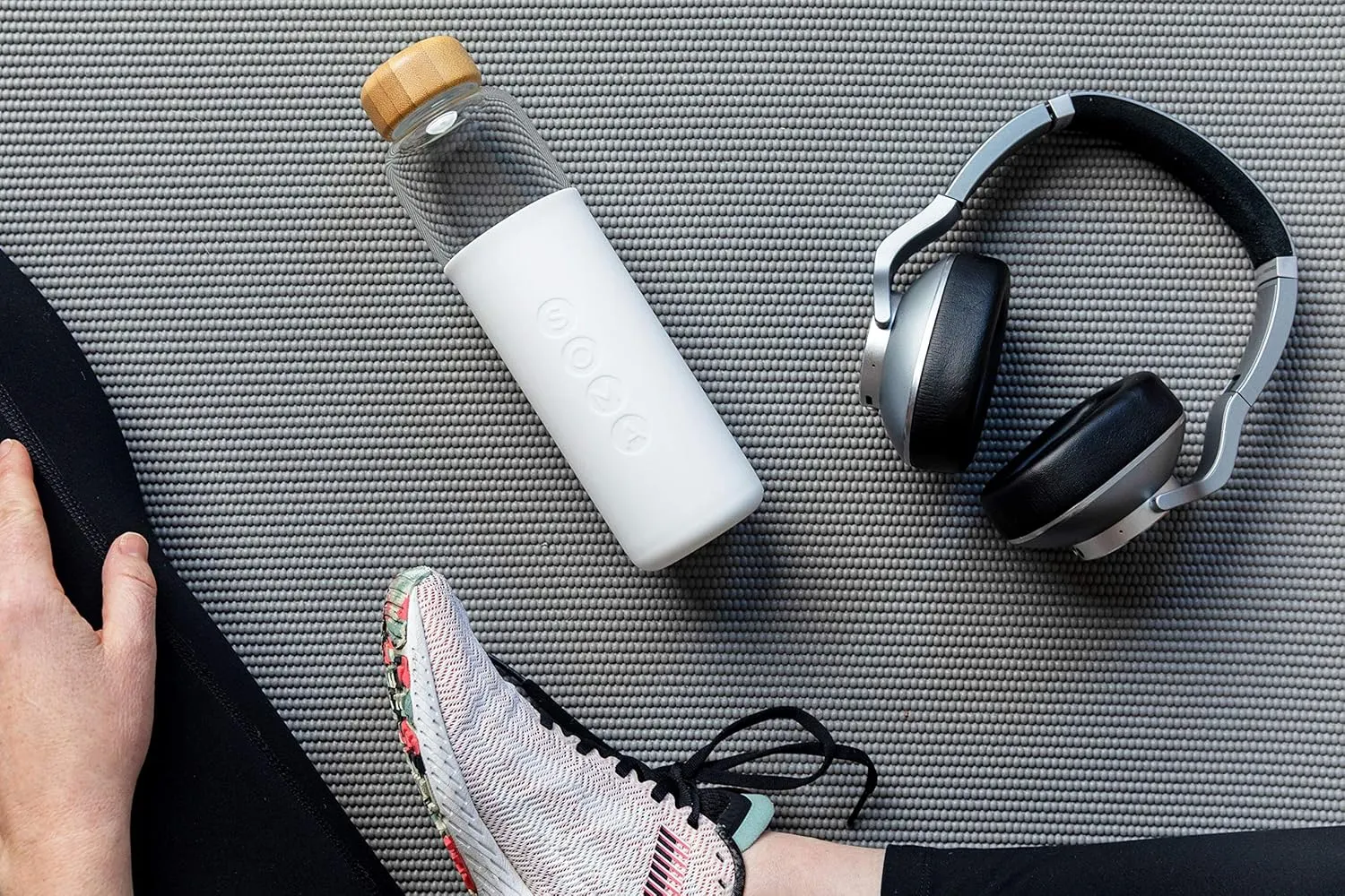 Full Circle Home V.2 17 oz. Glass Water Bottle - White