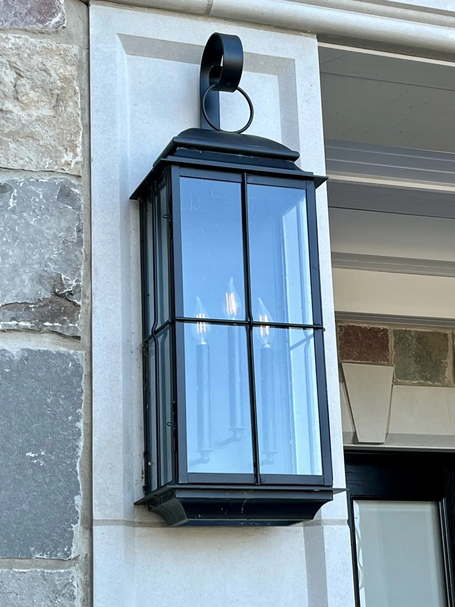 Hampton XL Lantern - Wall Mount