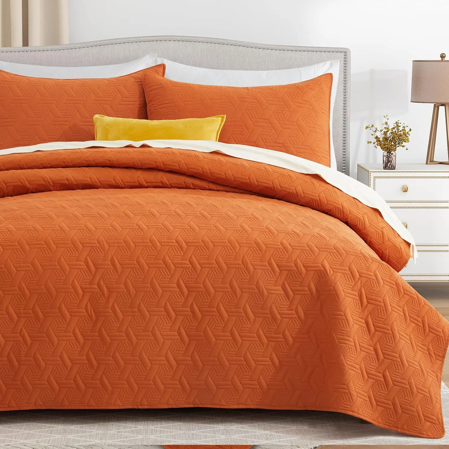 Lavsiry Burnt Orange Quilt King Size Bedding Set, Summer Thin Microfiber Quilted Bedspread & Coverlet, Soft Lightweight Comforter for All Seasons - 3 Piece(1 Quilt, 2 Pillow Shams)