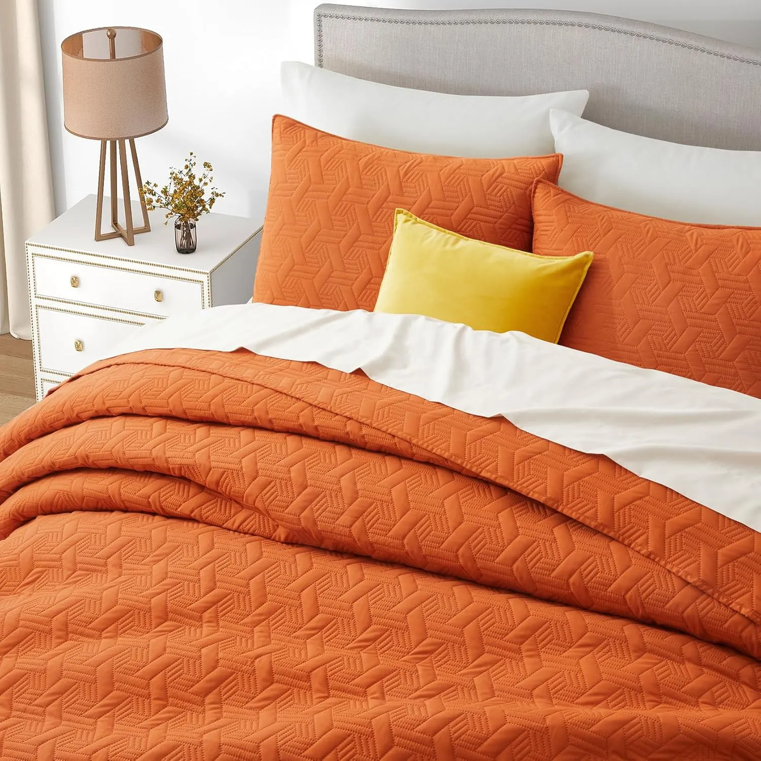 Lavsiry Burnt Orange Quilt King Size Bedding Set, Summer Thin Microfiber Quilted Bedspread & Coverlet, Soft Lightweight Comforter for All Seasons - 3 Piece(1 Quilt, 2 Pillow Shams)