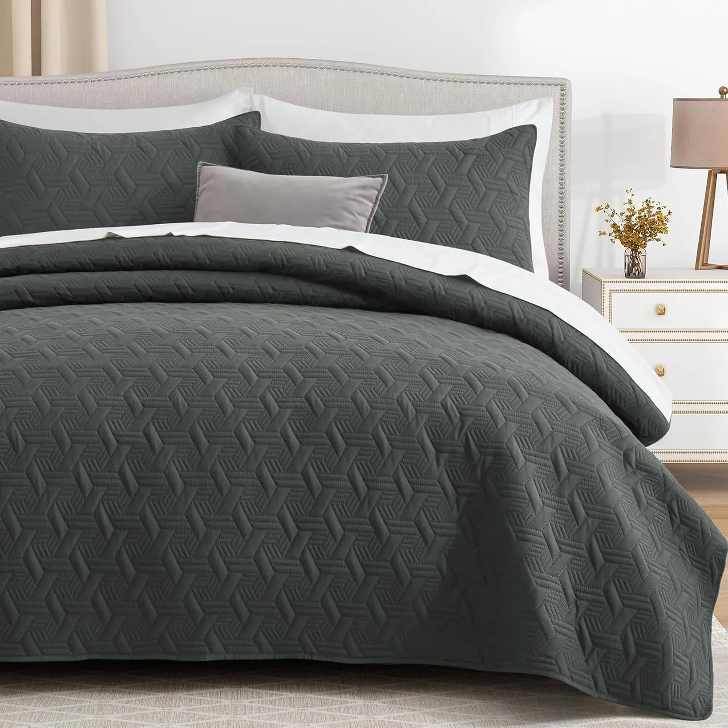 Lavsiry Dark Grey Quilt King Size Bedding Set, Summer Thin Microfiber Quilted Bedspread & Coverlet, Soft Lightweight Comforter for All Seasons - 3 Piece(1 Quilt, 2 Pillow Shams)