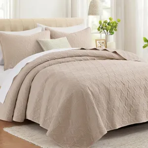 Lavsiry Light Camel Quilt Twin Size Bedding Set, Summer Thin Microfiber Quilted Bedspread & Coverlet, Soft Lightweight Comforter for All Seasons - 2 Piece(1 Quilt, 1 Pillow Sham)