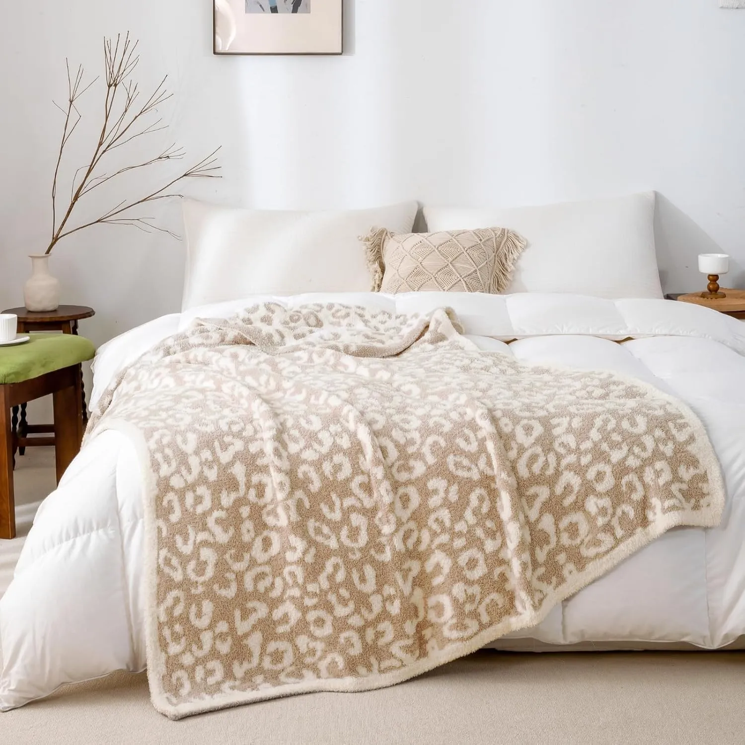 Mokoya Super Soft Blanket Cheetah Print 50"x70", Lightweight Fluffy Throw for Couch, Bed, Fuzzy Plush Knit Blanket, Modern Aesthetic Cozy Home Accents, Gifts for Women, Mom, Girls, CreamBeige