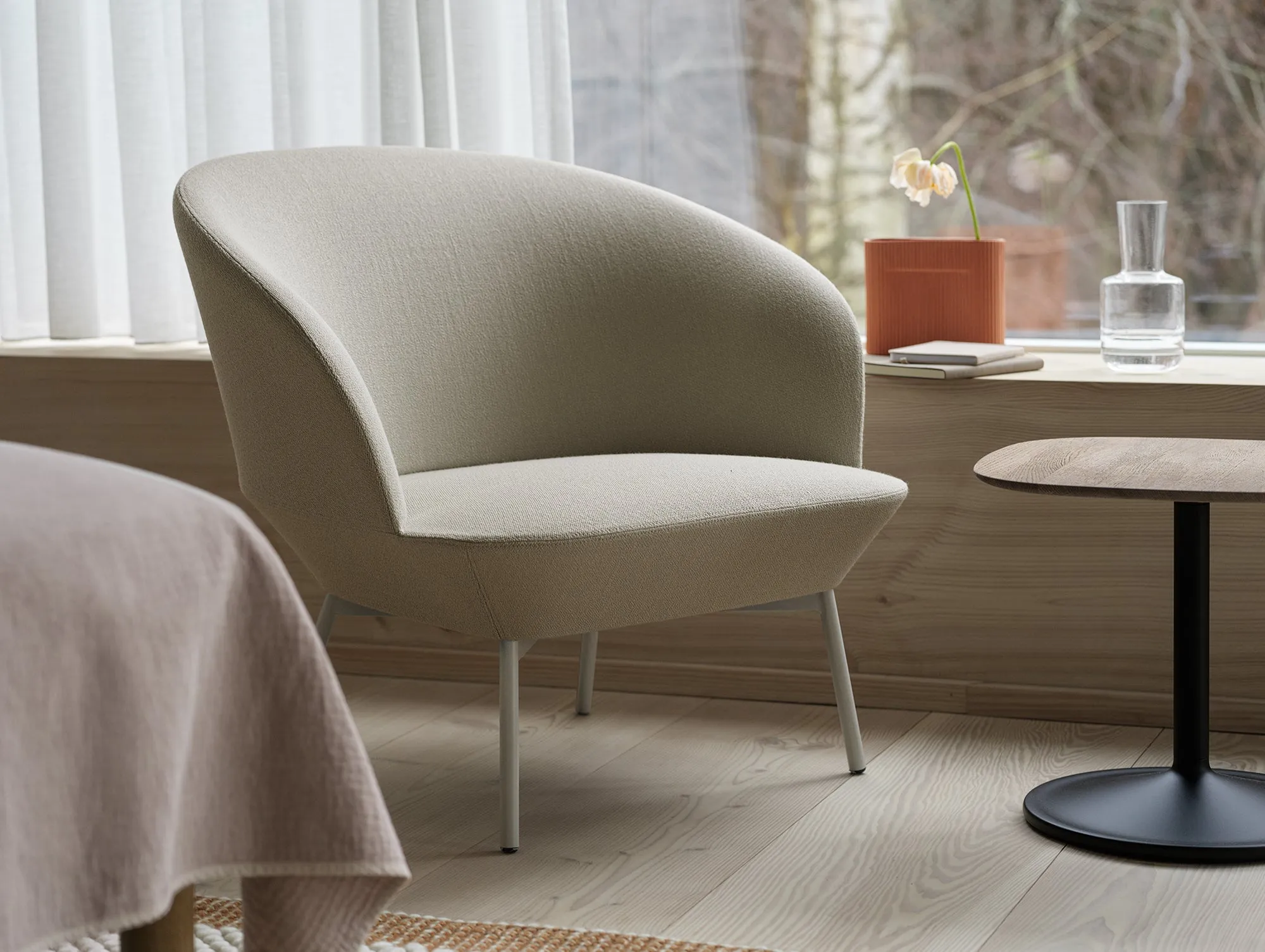 Oslo Lounge Chair with Tube Base