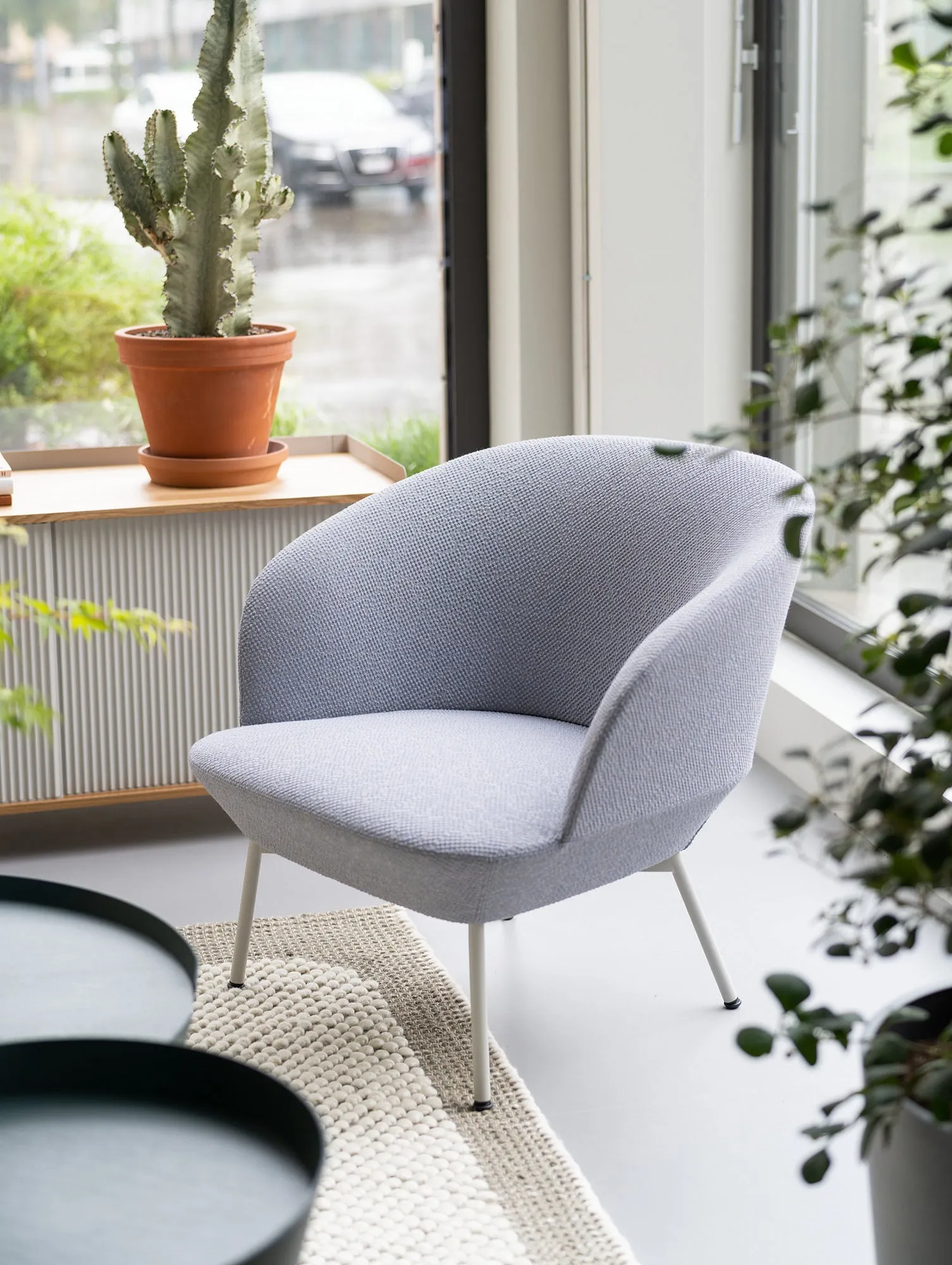 Oslo Lounge Chair with Tube Base