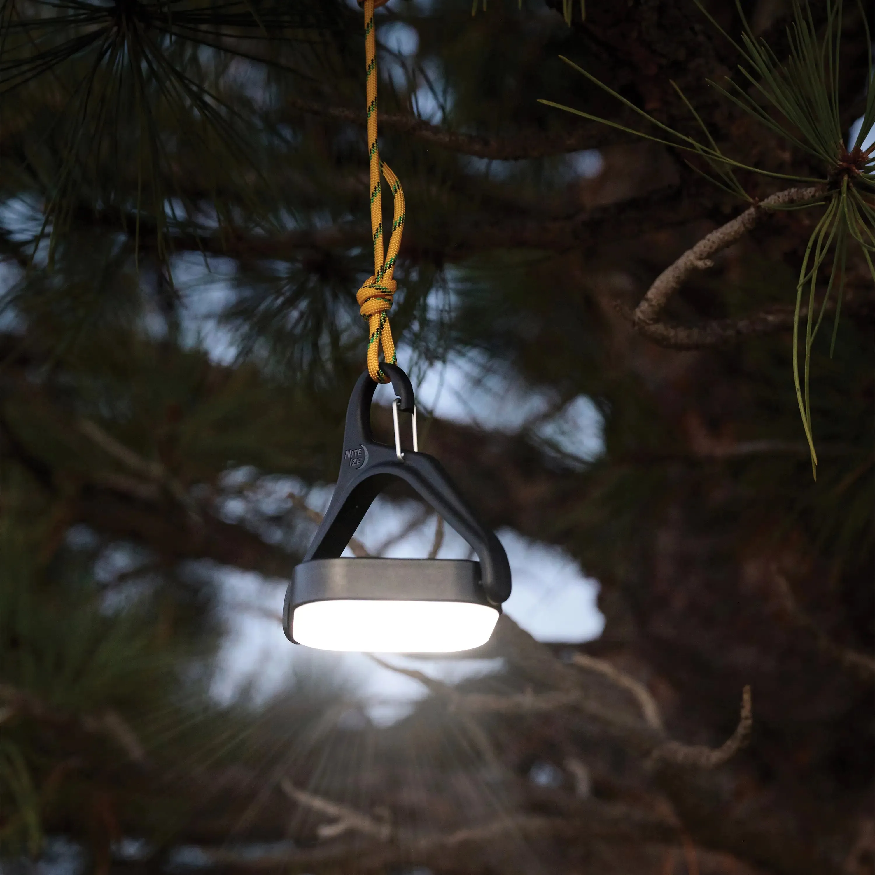 RADIANT® REVOLVE™ RECHARGEABLE   SOLAR LANTERN