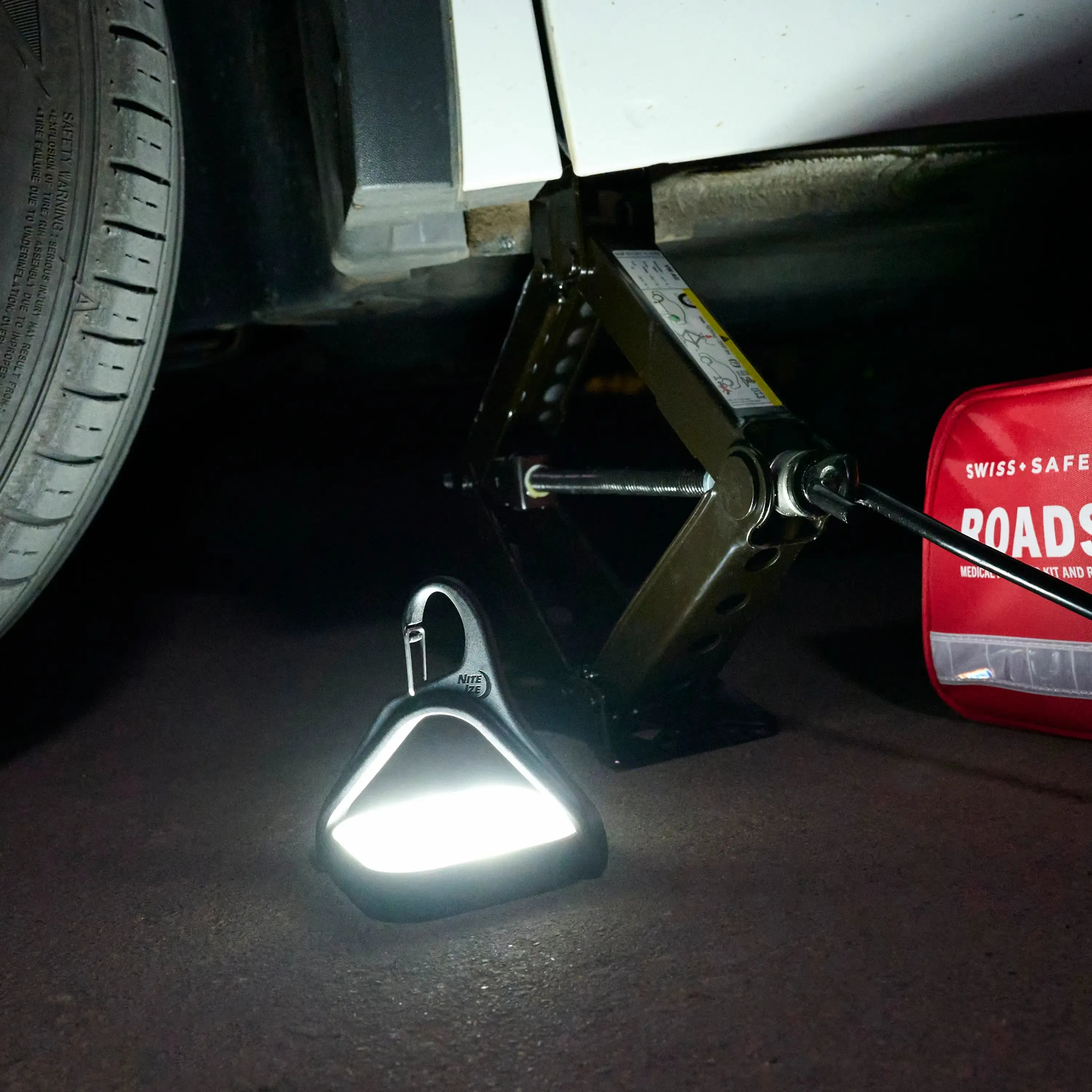 RADIANT® REVOLVE™ RECHARGEABLE   SOLAR LANTERN