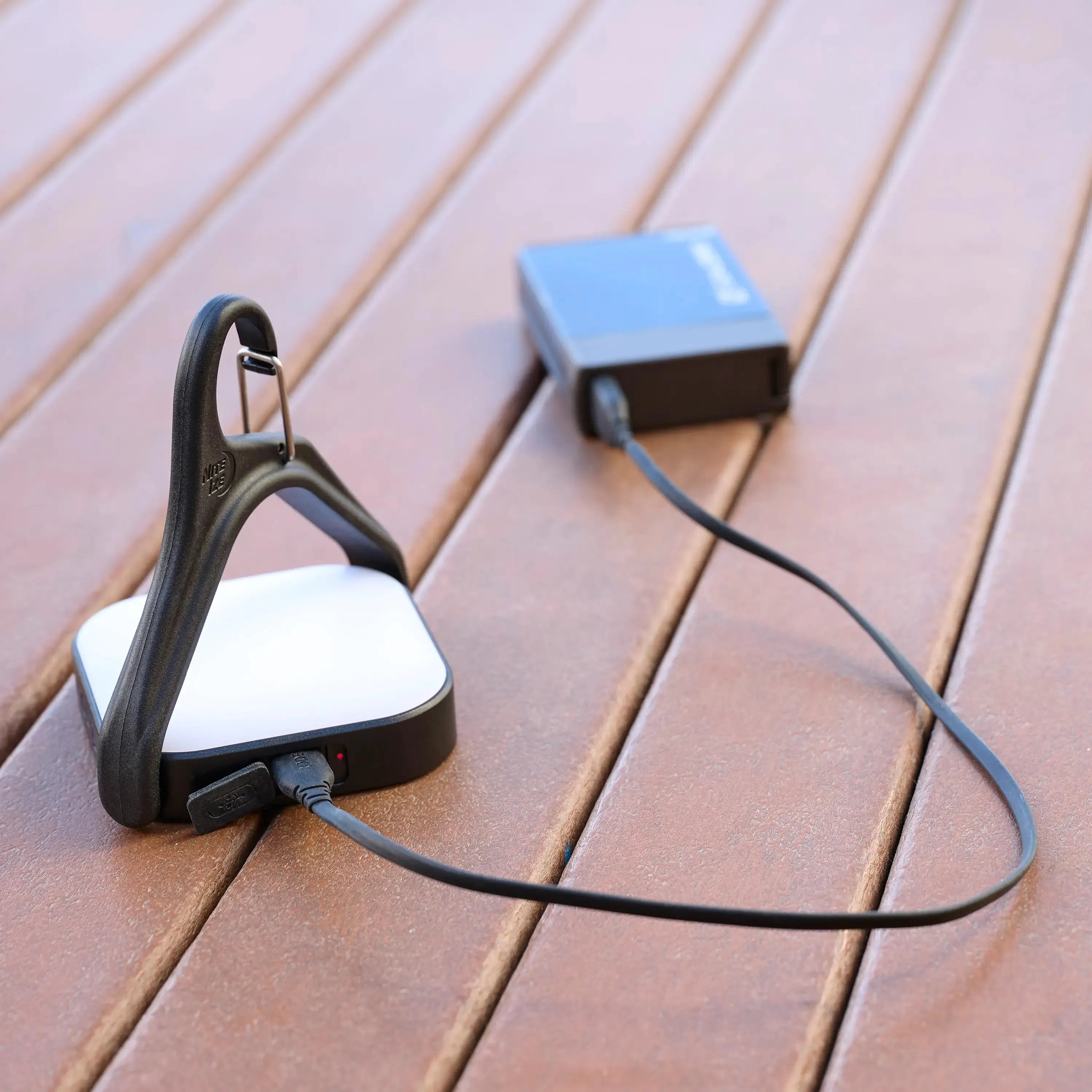 RADIANT® REVOLVE™ RECHARGEABLE   SOLAR LANTERN