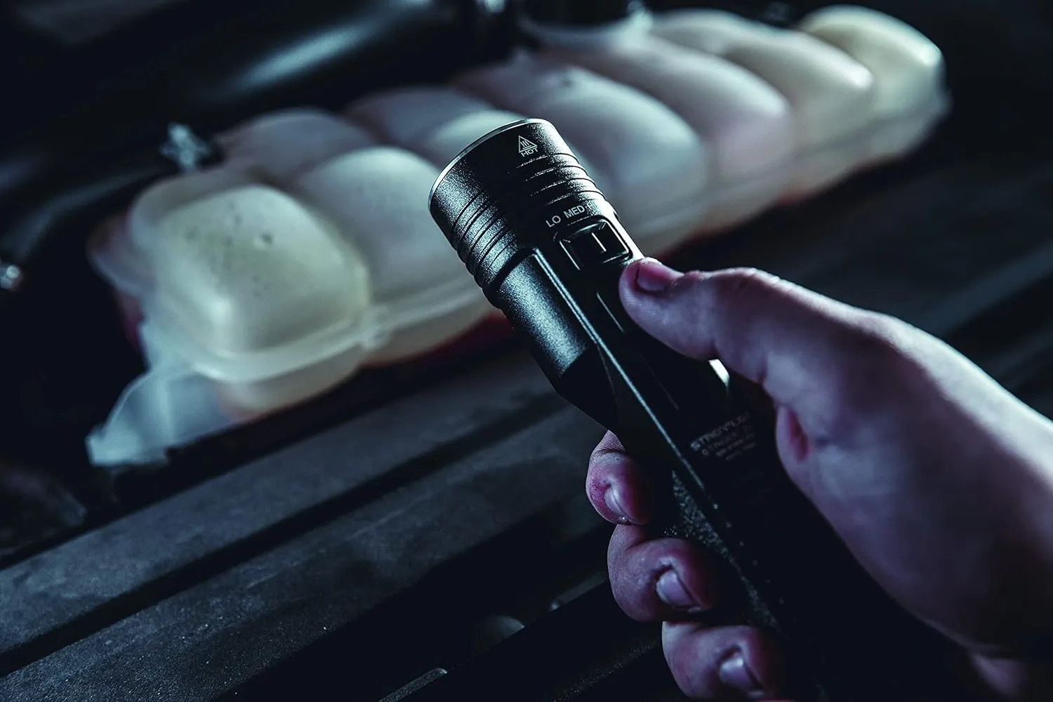 Streamlight 78101 Stinger 2020 2000-Lumen Rechargeable Professional Flashlight with 120V AC/12V DC 1 Holder Charger, Black