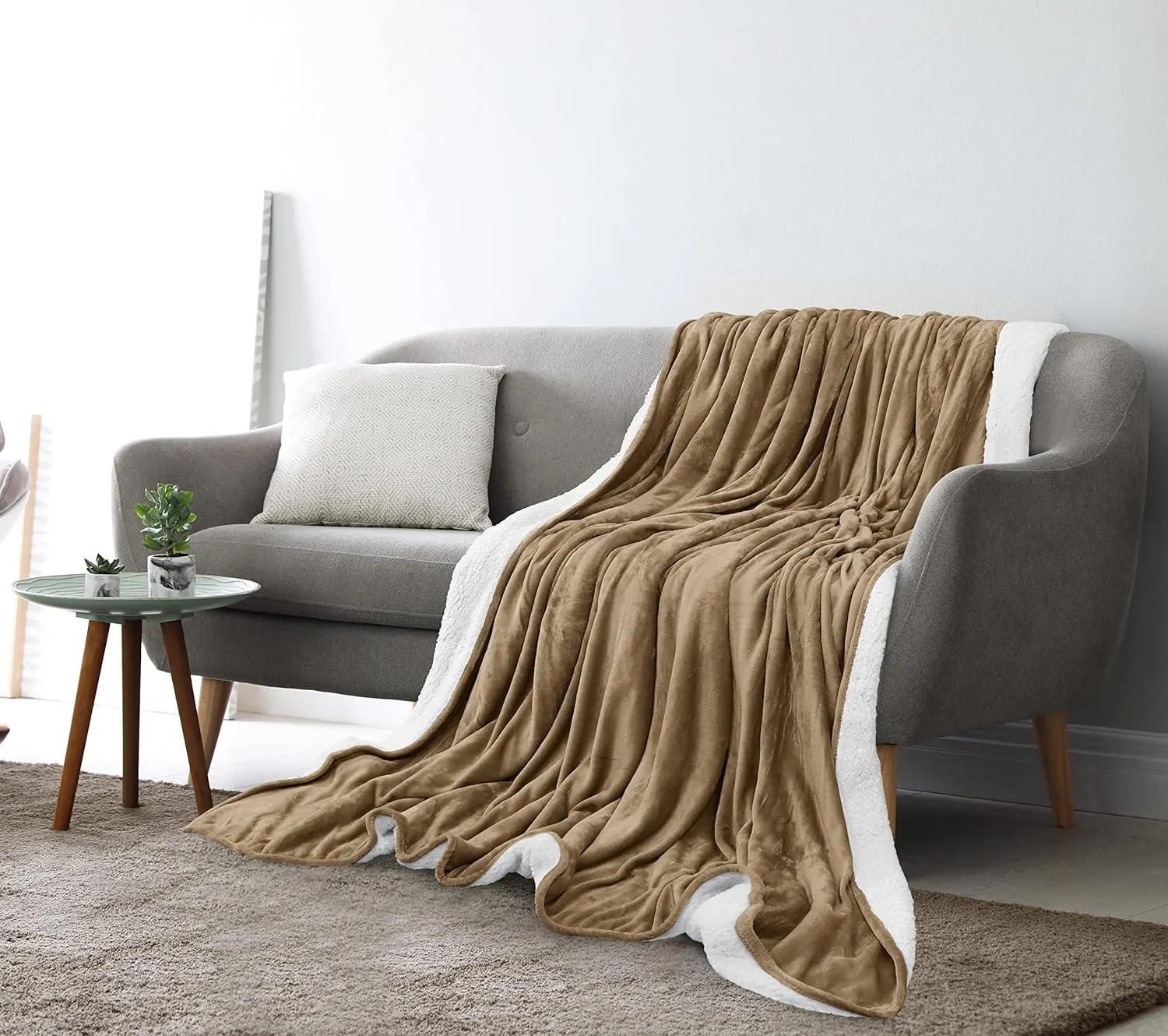 Utopia Bedding Sherpa Blanket King Size (Camel, 90x102 Inches) - Soft Lightweight Plush Fleece Reversible Blanket for Bed, Sofa, Couch, Camping and Travel
